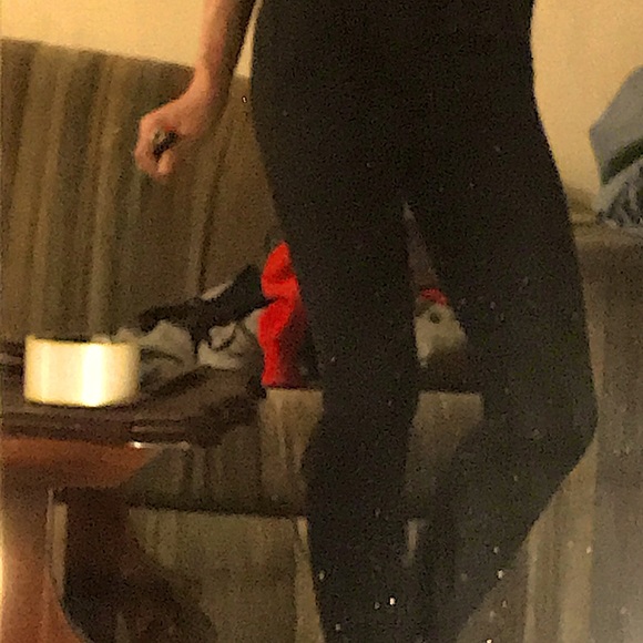 Basic black high waist lulu leggings - Picture 2 of 2